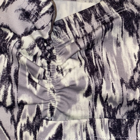 EUC Calvin Klein size large, multicolor, workout capris - Picture 2 of 4